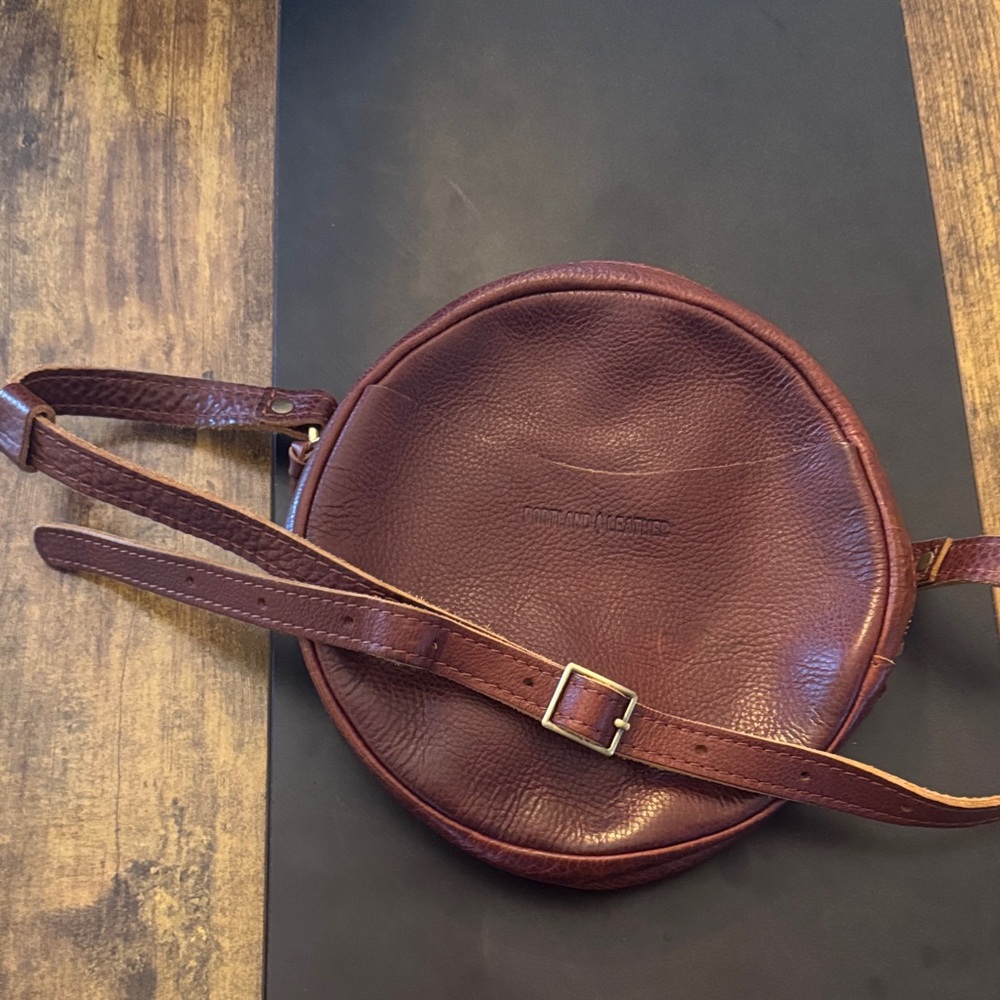 Portland Leather circle Crossbody Bag